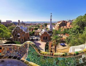 Vista panorámica de Barcelona desde el Park Güell, ciudad ideal para constituir una SL con MiempresaYA bajo la Ley Crea y Crece