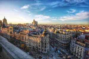 Vista aérea de Madrid donde MiempresaYA ayuda a emprendedores a gestionar su Cartera Virtual CIRCE para crear empresas