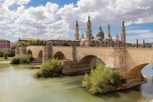 Puente de Piedra y Basílica del Pilar en Zaragoza, donde MiempresaYA ayuda a crear tu SL urgente en 48 horas